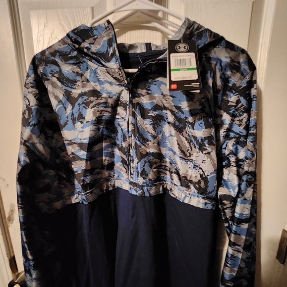 Under Armour Other - Under Armour camfloug light windbreak jacket